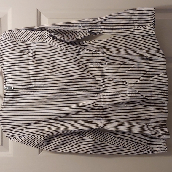 DKNY peplum blouse with back zipper and slit cuffs - Picture 2 of 3